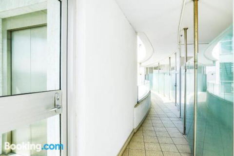 Bayline Beachfront Apartment No 4 - eAccommodation 1