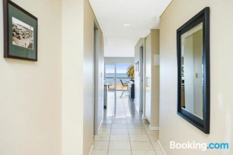 Bayline Beachfront Apartment No 4 - eAccommodation 0