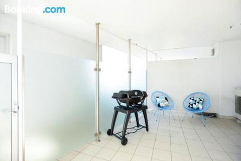 Bayline Beachfront Apartment No 4 - eAccommodation 5