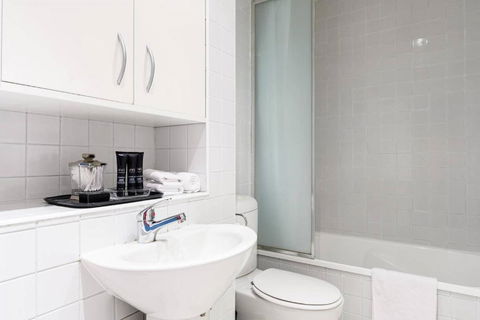 LUCY Stylish City Vibe & Views - eAccommodation 4