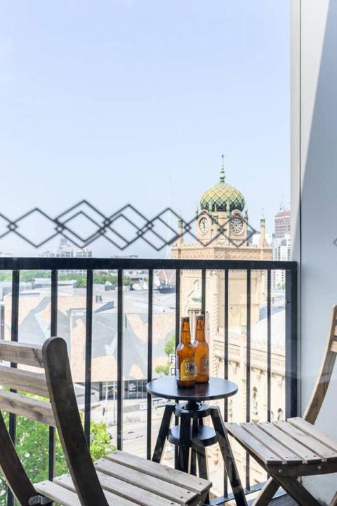 LUCY Stylish City Vibe & Views - eAccommodation 5