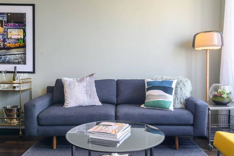 LUCY Stylish City Vibe & Views - eAccommodation 3