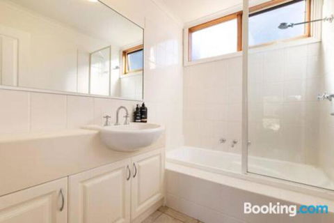 Acqua Vista Water View Fireplace Walk To Beach - eAccommodation 1