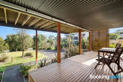 Acqua Vista Water View Fireplace Walk To Beach - eAccommodation 5