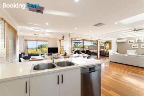 Acqua Vista Water View Fireplace Walk To Beach - eAccommodation 2