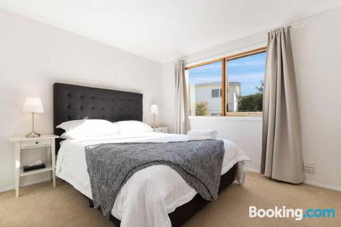 Acqua Vista Water View Fireplace Walk To Beach - eAccommodation 3