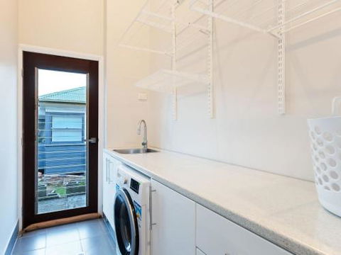 Absolute Waterfront Lakehouse Fishing Point Waterfront Pool Jetty - eAccommodation 1