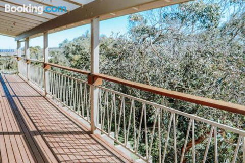 Banksia Beach House - eAccommodation 3