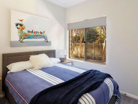 One Street From Main Beach - eAccommodation 5