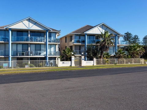 Across The Road From The Beach! - eAccommodation 5