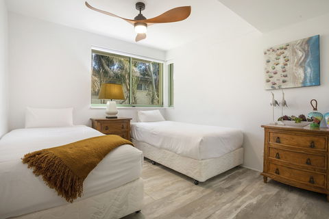 Apartment 2 Surfside - eAccommodation 1