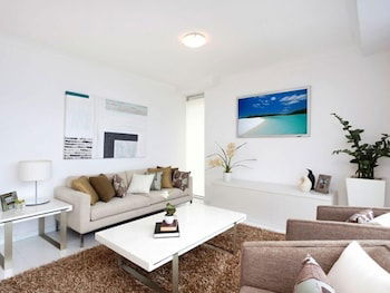 Panoramic Views At Sub Penthouse Apt - eAccommodation 6