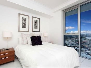 Panoramic Views At Sub Penthouse Apt - eAccommodation 1