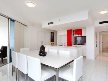 Panoramic Views At Sub Penthouse Apt - eAccommodation 2