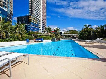 Panoramic Views At Sub Penthouse Apt - eAccommodation 0