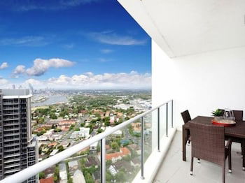 Panoramic Views At Sub Penthouse Apt - eAccommodation 4