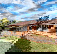 Hedge House- luxury space style location - eAccommodation