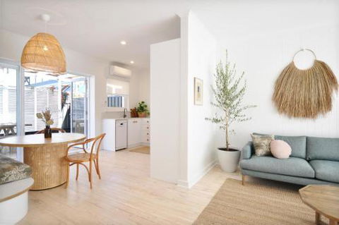Pine At Arlos Refined Luxury In Glenelg - eAccommodation 1