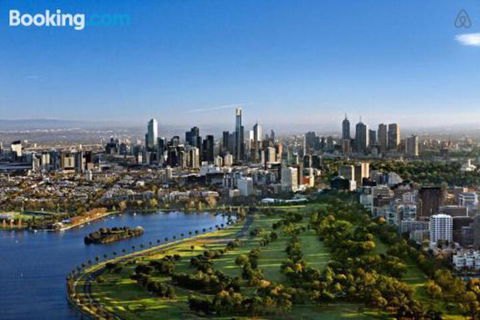 An Exquisite 2BR Apt With Stunning City Views - eAccommodation 4