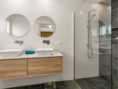 Waikiki Views - eAccommodation 2