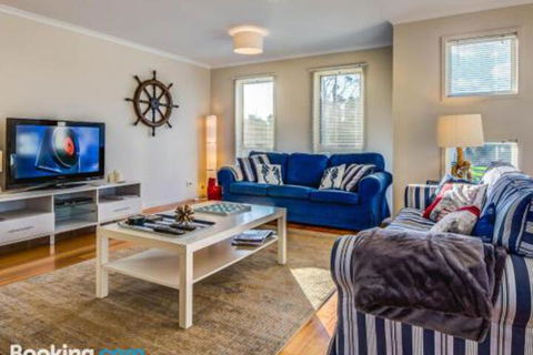 At The Beach - eAccommodation 5