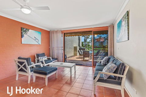 Amazing Waterfront Location Pool Beach Water Views Tropical Gardens - eAccommodation 3