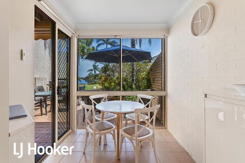 Amazing Waterfront Location Pool Beach Water Views Tropical Gardens - eAccommodation 5