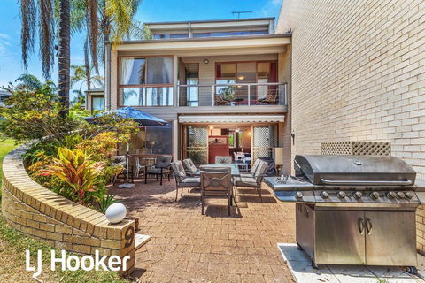Amazing Waterfront Location Pool Beach Water Views Tropical Gardens - eAccommodation 2