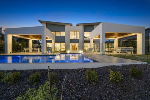 Luxury Canal Front Holiday House Raptor Pde Banksia Beach - eAccommodation 0