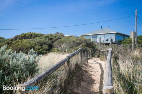 Anchor Beachfront Retreat - eAccommodation 2