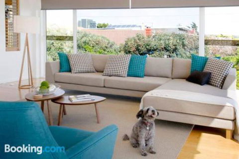 Anchor Beachfront Retreat - eAccommodation 6