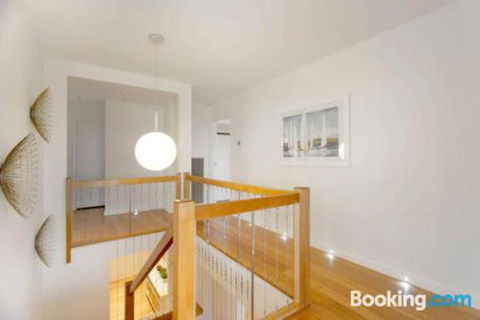 Anchor Beachfront Retreat - eAccommodation 0