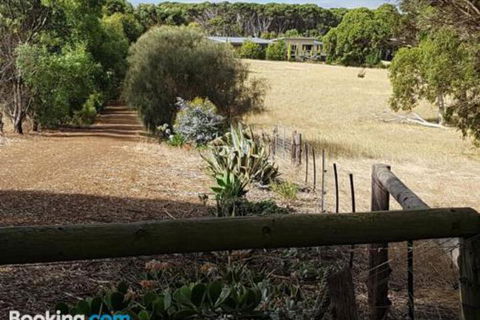 The Old Picnic Ground At Ironstone B & B - eAccommodation 5