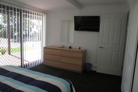 Almonta Apartments On The Water Front - eAccommodation 5