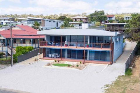 Almonta Apartments On The Water Front - eAccommodation 0