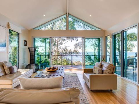 Aqua Pure At Hyams Beach 4pm Check Out Sundays - eAccommodation 0