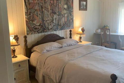 Hilltop Gallery - eAccommodation 0