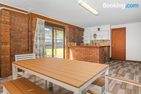 Stingray Shores Your Riverside Escape - eAccommodation 5