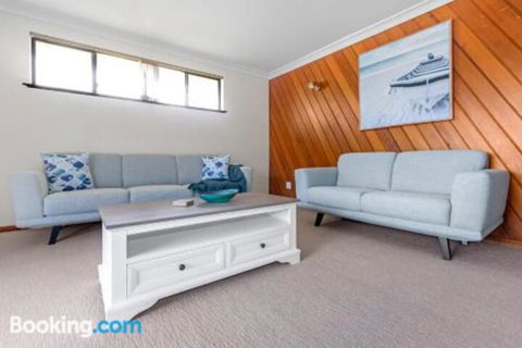 Stingray Shores Your Riverside Escape - eAccommodation 2