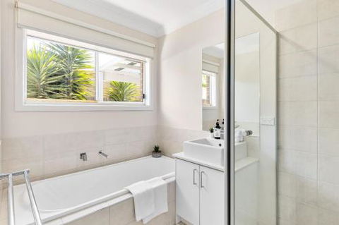 Rosebud Seaside Accommodation - eAccommodation 5