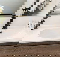 Contemporary 1BR Apartment - Near the City - eAccommodation