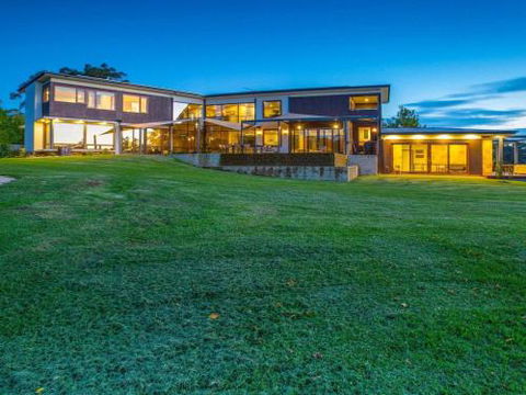 ALPINE LODGE Alpine Southern Highlands 4pm Check Out Sundays - eAccommodation 0