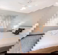 Bright 1BR Apartment Close to Foreshore  Cbd - eAccommodation