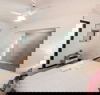 Convenient 1BR Apartment Close to Foreshore  Cbd - eAccommodation