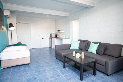 Airlie Sun & Sand Accommodation 2 - eAccommodation 1