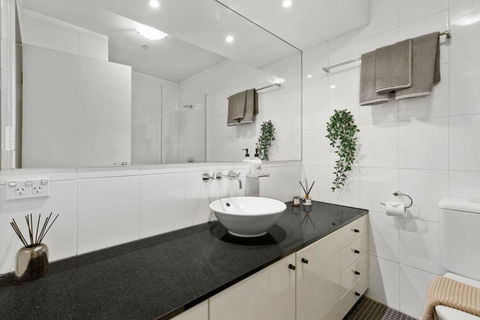 A Cozy & Modern Studio Next To Darling Harbour - eAccommodation 5