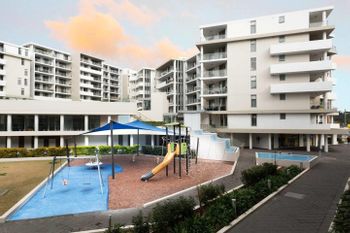 Executive Designer Apartment With Pool + Parking - eAccommodation 3