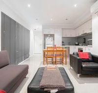 Conveniently Located Luxury Home 10 Mins from CBD - eAccommodation
