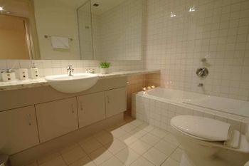 Executive Elwood Apartment - eAccommodation 4