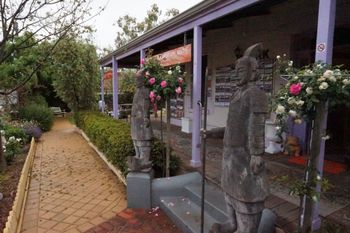 Spooky Hall Motel - eAccommodation 0